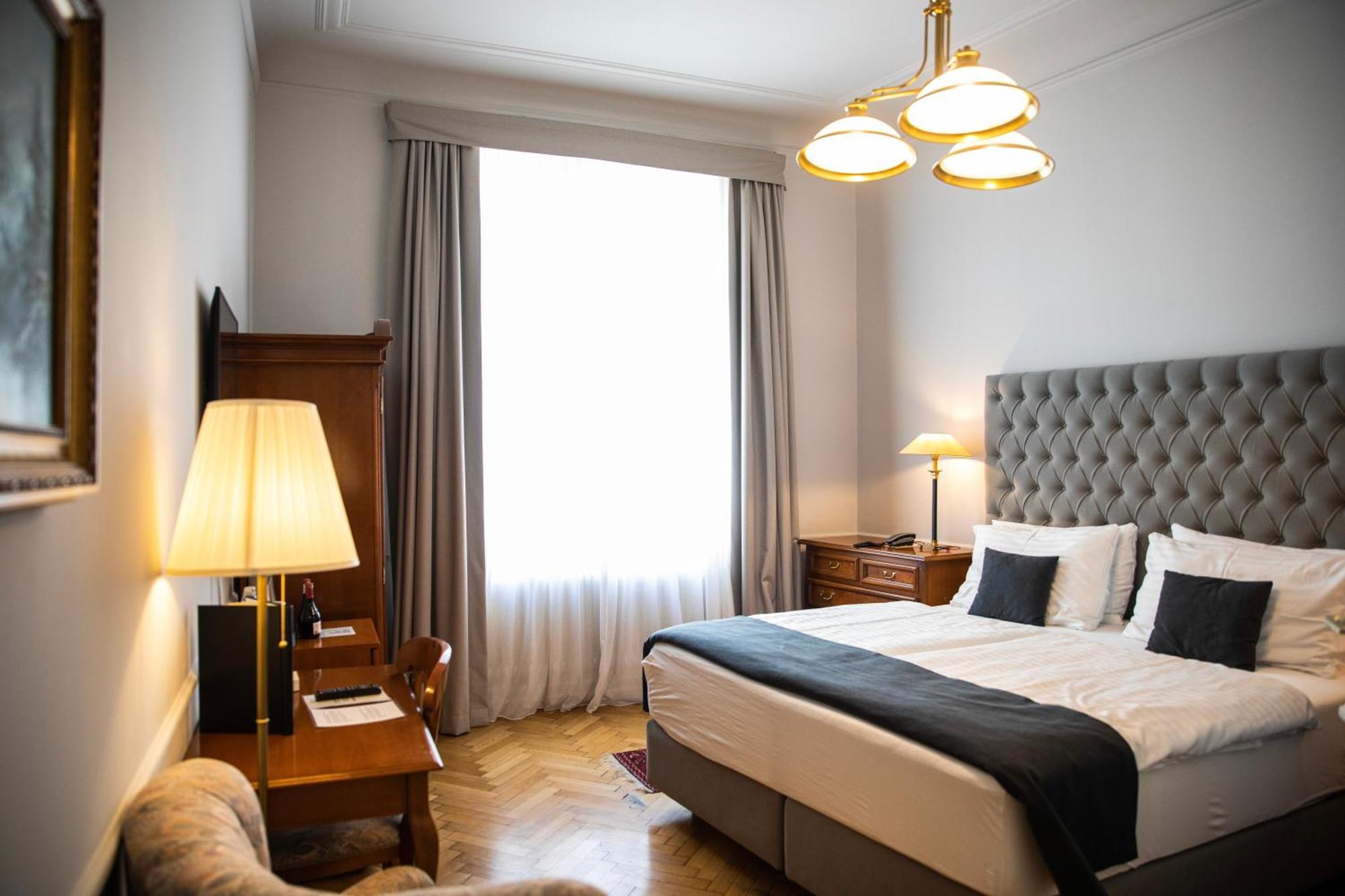 Double Room,1549637437:JPEG