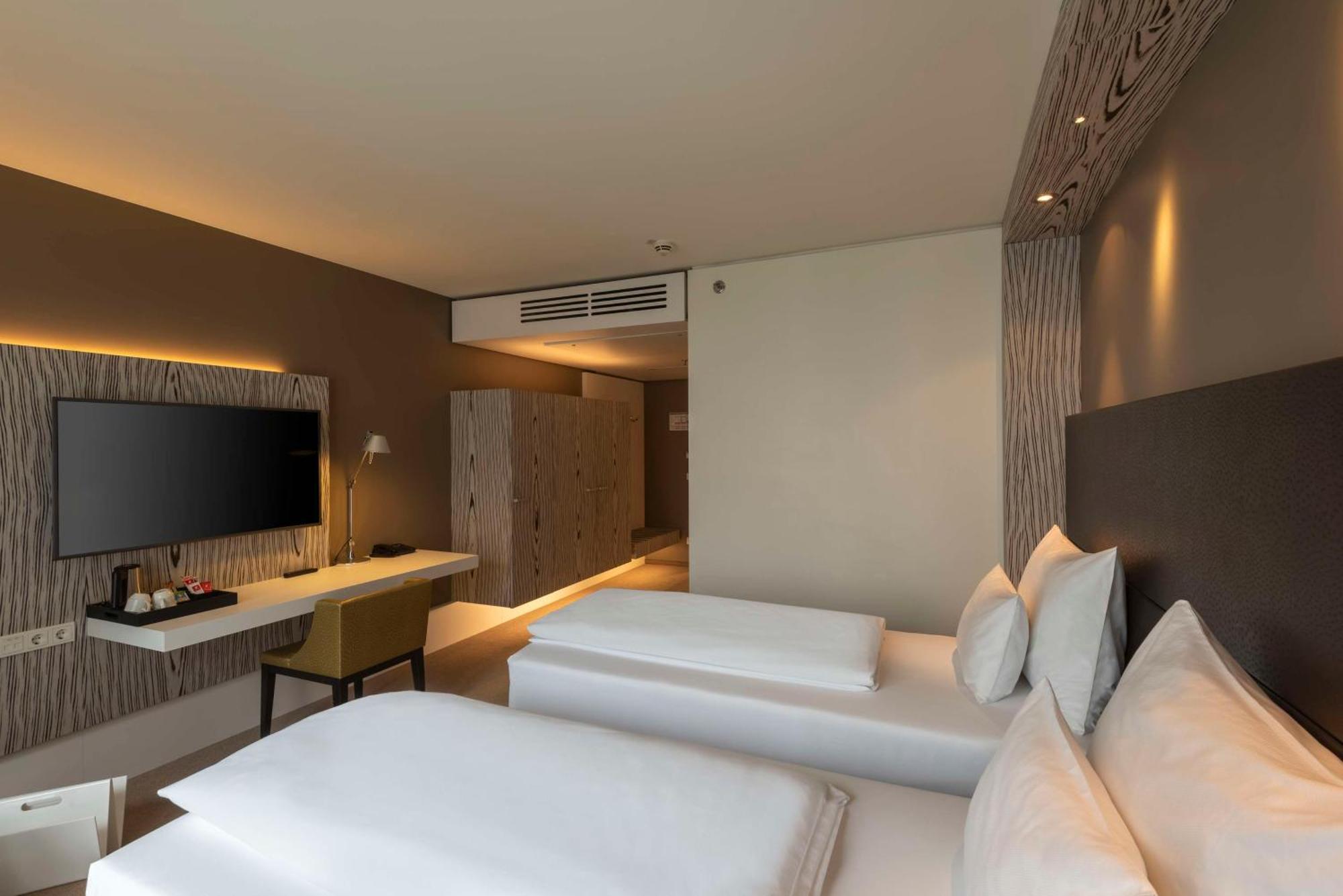 Twin Room,1552465915:JPEG
