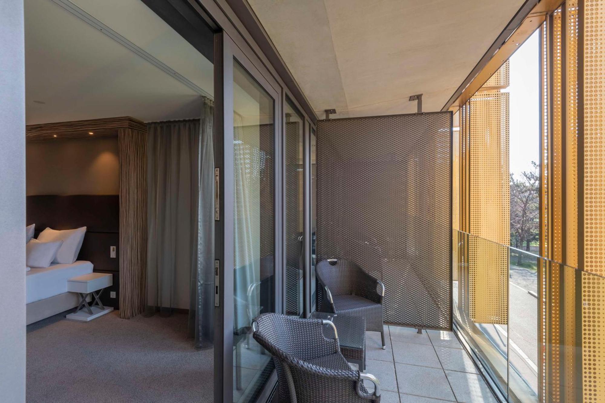 Deluxe King Room Balcony,1552465975:JPEG