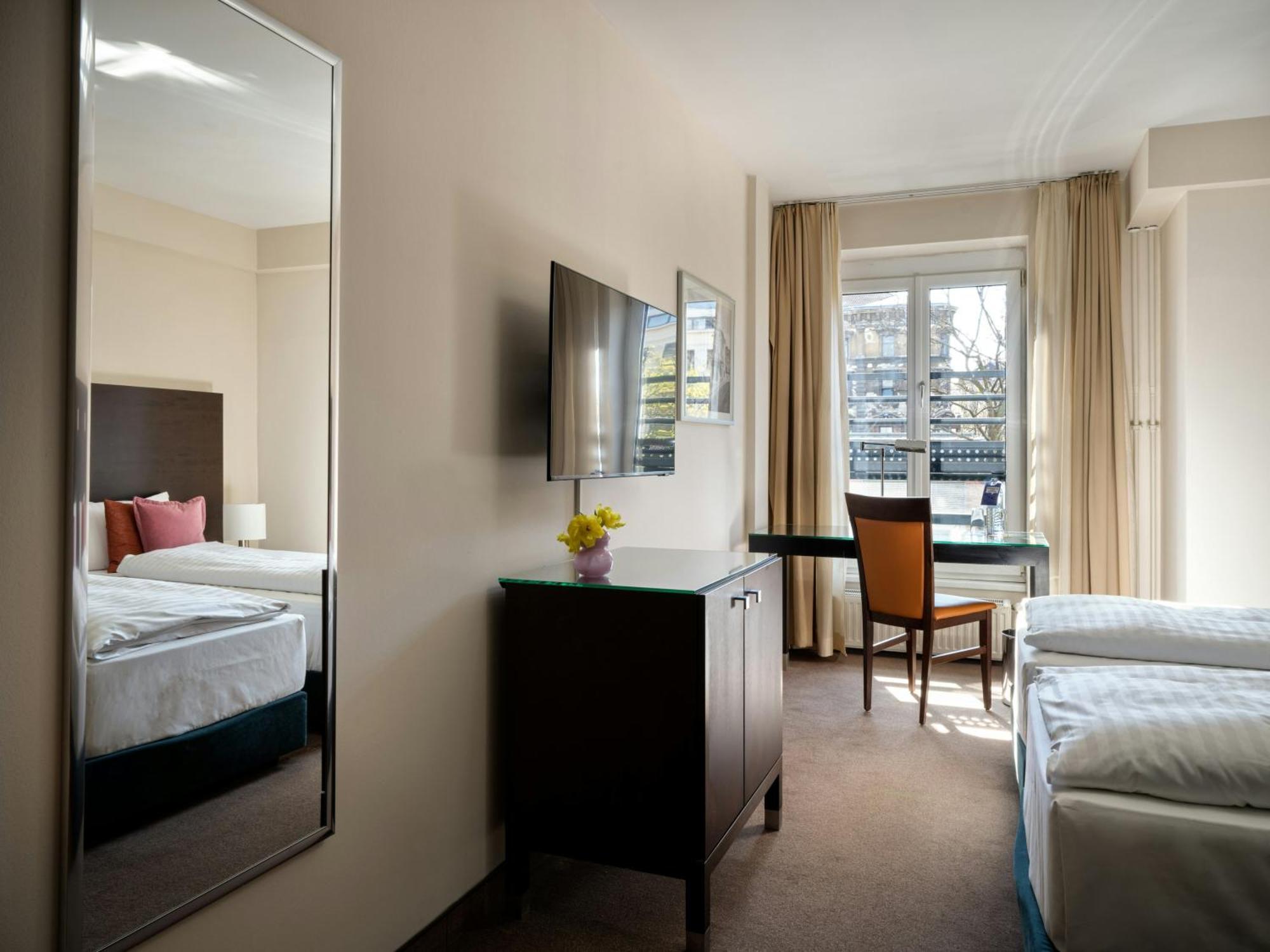 Double Room,1758263313:JPEG
